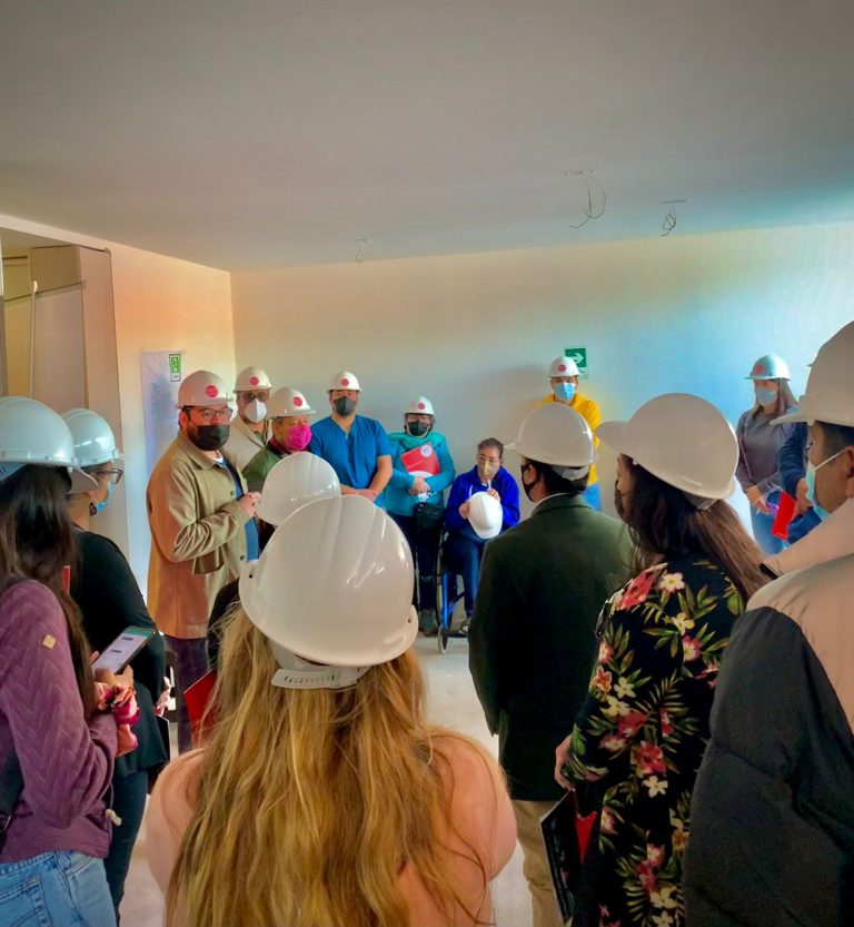 Camilo Prieto y Patricio Galanzo informando el proceso de visitas de obras.